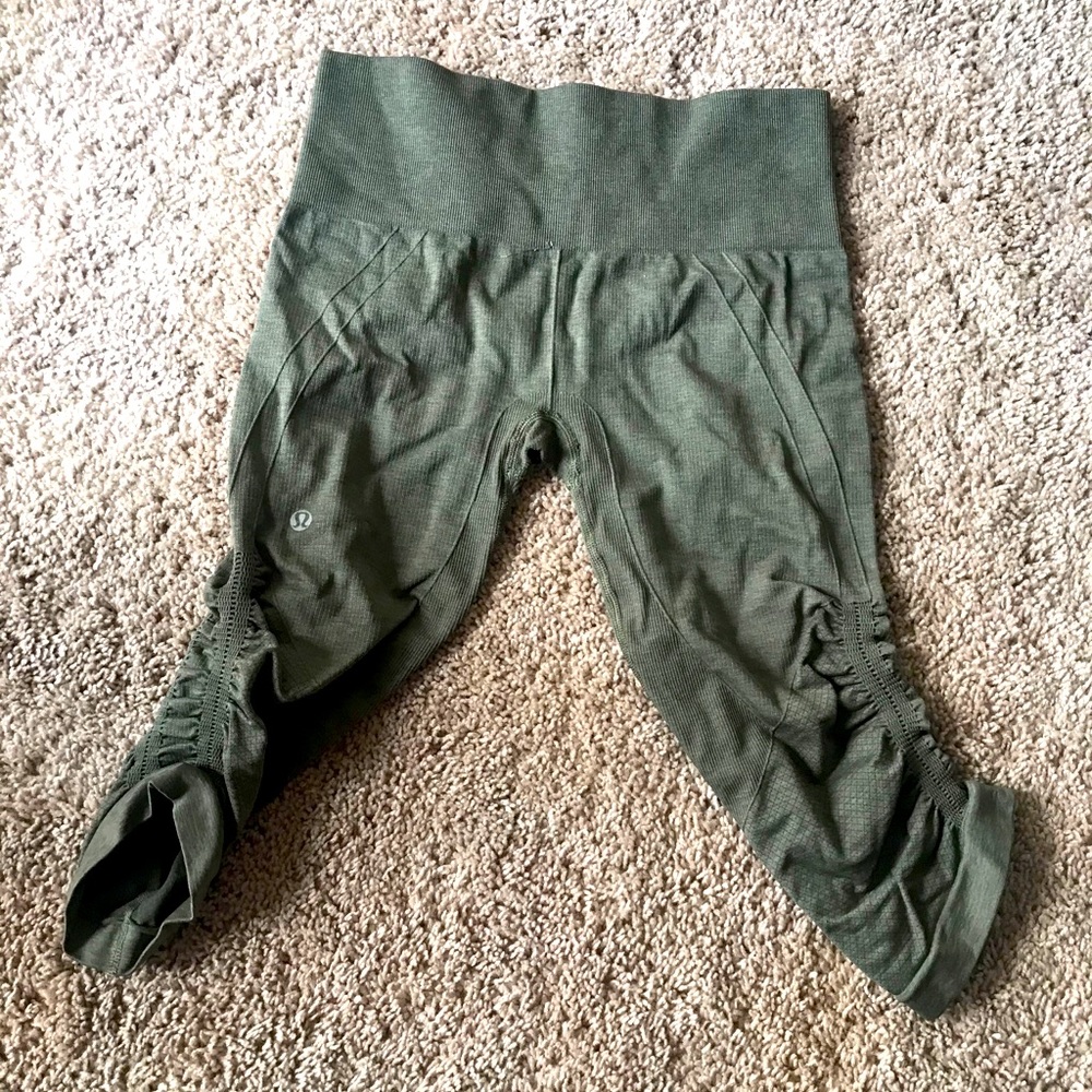 Cropped yoga pants